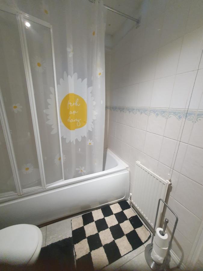 Double Size And Single Room In Barking Barking  Exterior photo