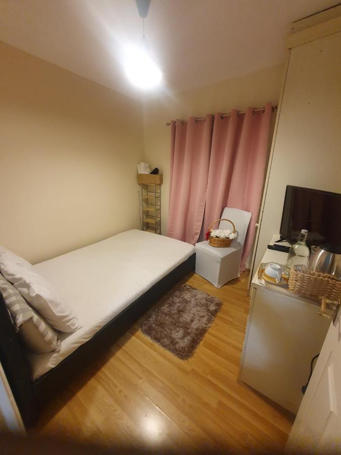 Double Size And Single Room In Barking Barking  Exterior photo