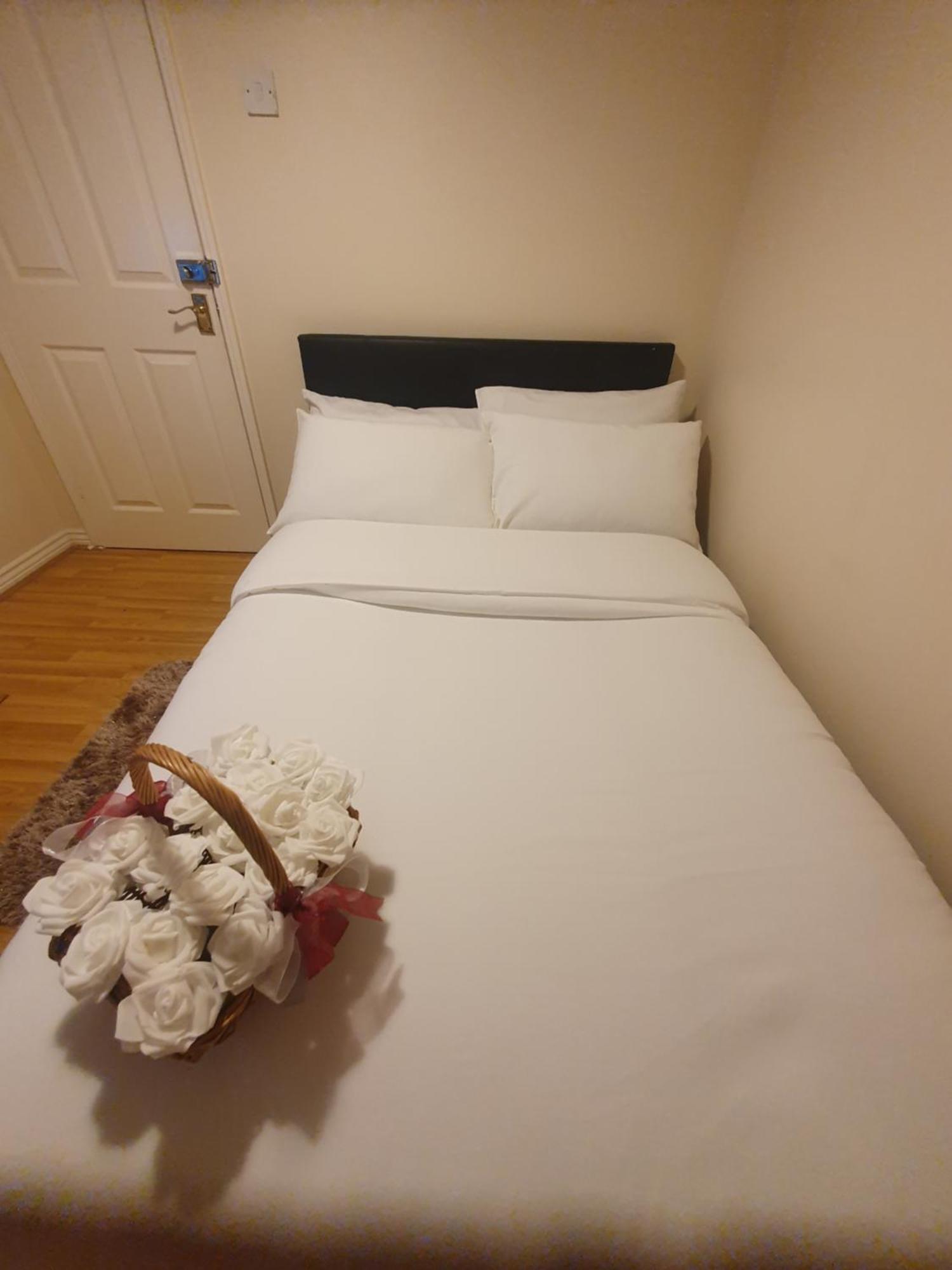 Double Size And Single Room In Barking Barking  Exterior photo