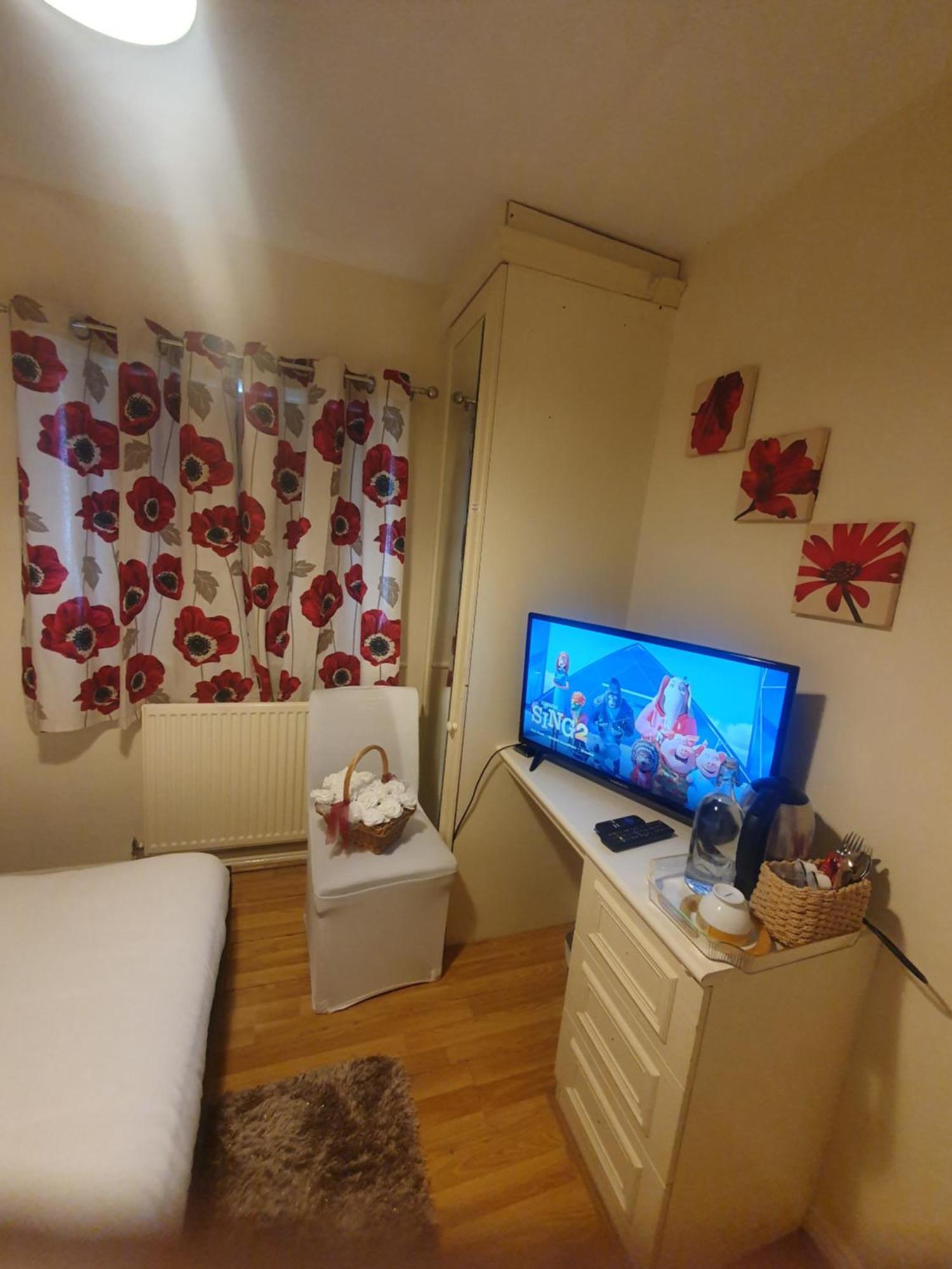 Double Size And Single Room In Barking Barking  Exterior photo